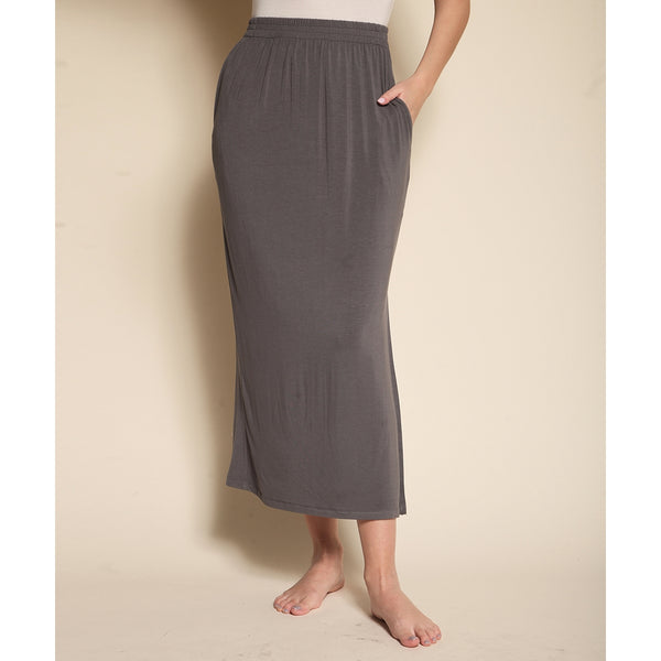 Bamboo skirt with pockets.